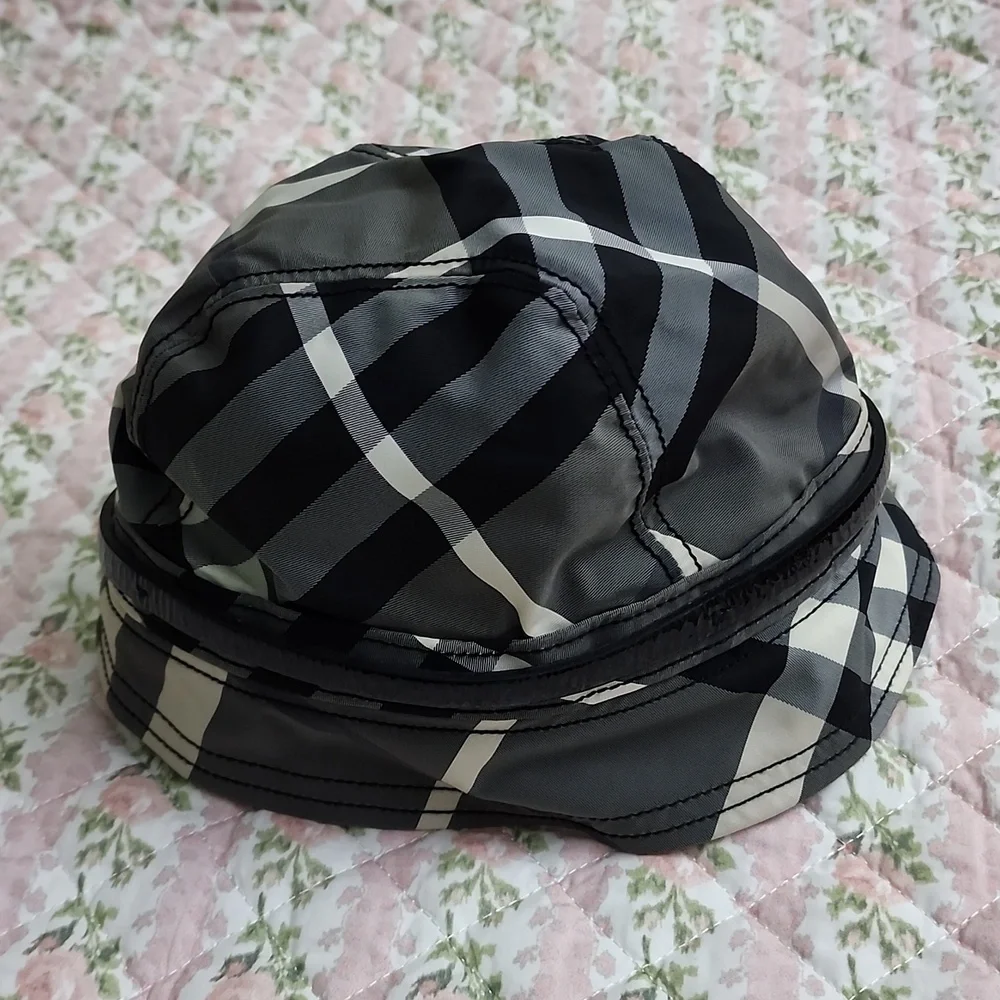 Burberry London plaid check nylon patent buckle accent hat M - Picture 2 of 7